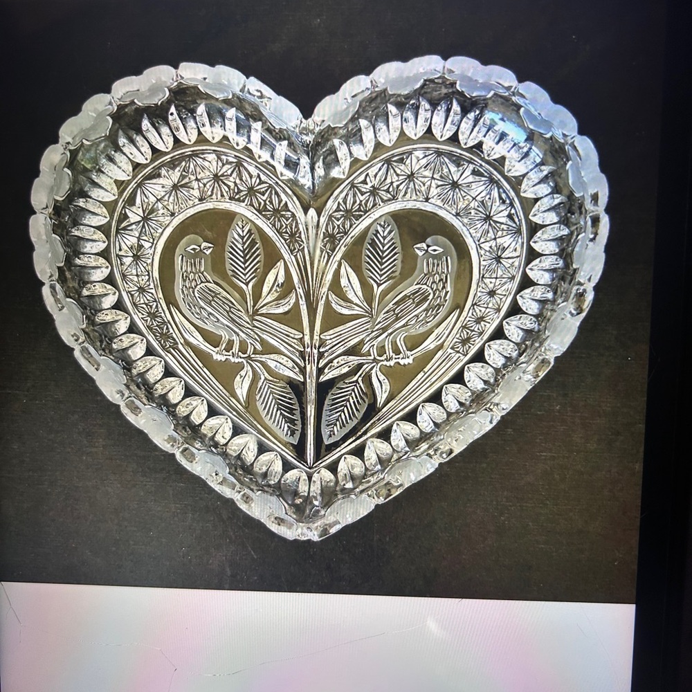 Hofbauer Heart Dish “The Byrdes”, Engraved & Frosted Crystal